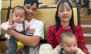 Làm cha mẹ ở tuổi U60 sau khi hai con trai qua đời Làm cha mẹ ở tuổi U60 sau khi hai con trai qua đời