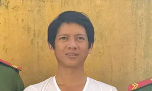 Quay video tưới xăng dọa giết gửi cho người yêu cũ Quay video tưới xăng dọa giết gửi cho người yêu cũ