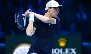 Sinner đặt một chân vào bán kết ATP Finals Sinner đặt một chân vào bán kết ATP Finals