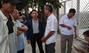 Người thân phản ứng sau cái chết bất thường của bệnh nhi 7 tuổi Người thân phản ứng sau cái chết bất thường của bệnh nhi 7 tuổi