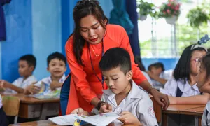 Áp lực bủa vây thầy cô Áp lực bủa vây thầy cô