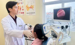 Viêm xoang có gây biến chứng mắt không? Viêm xoang có gây biến chứng mắt không?