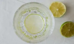 7 lợi ích khi uống nước chanh ấm buổi sáng